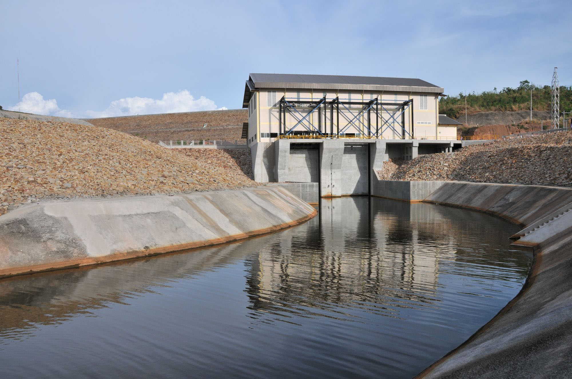 Kwae Noi Bumrung Dan Dam