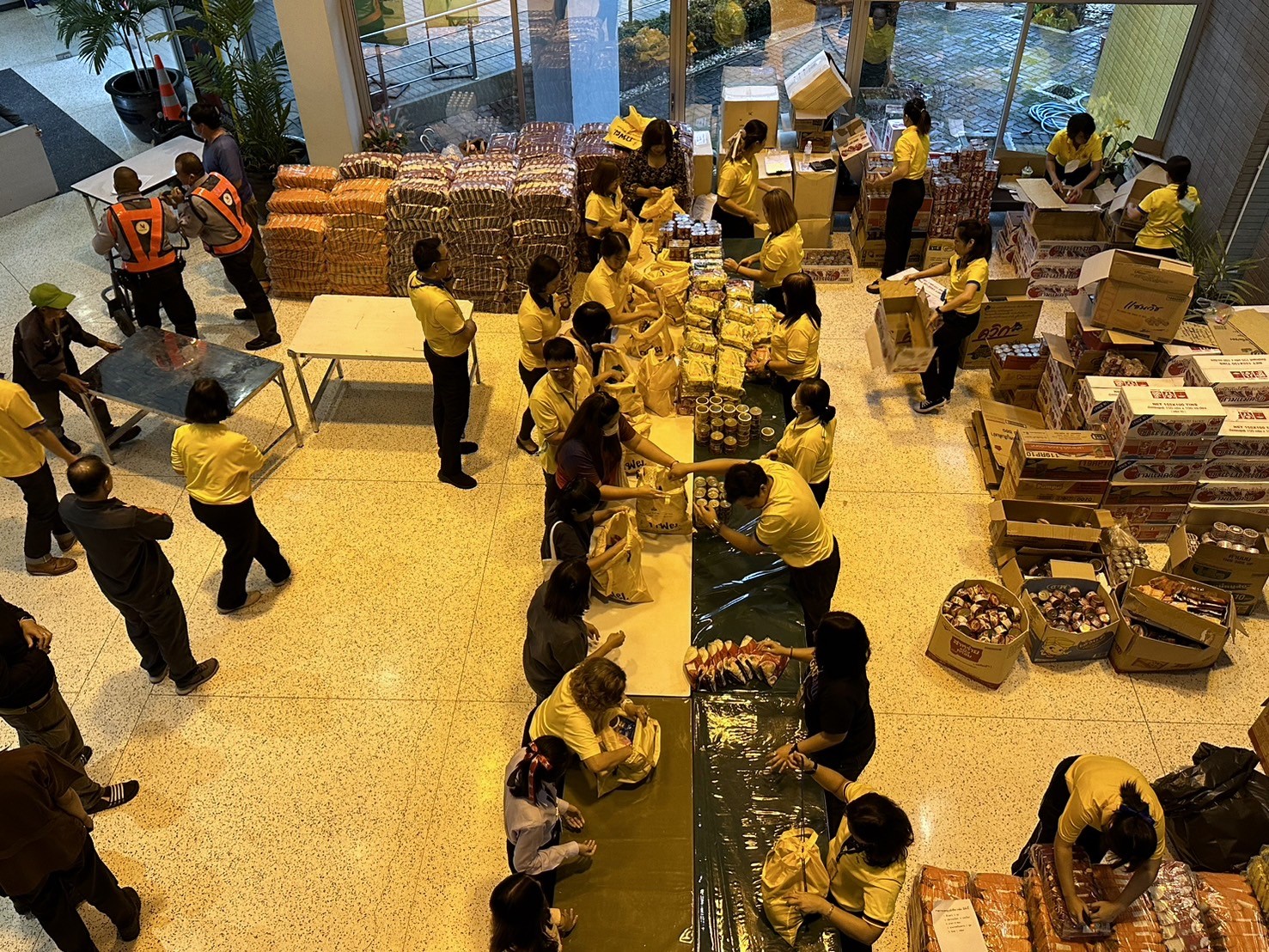 Survival kits from Ministry of Energy and EGAT reach flood victims in the North